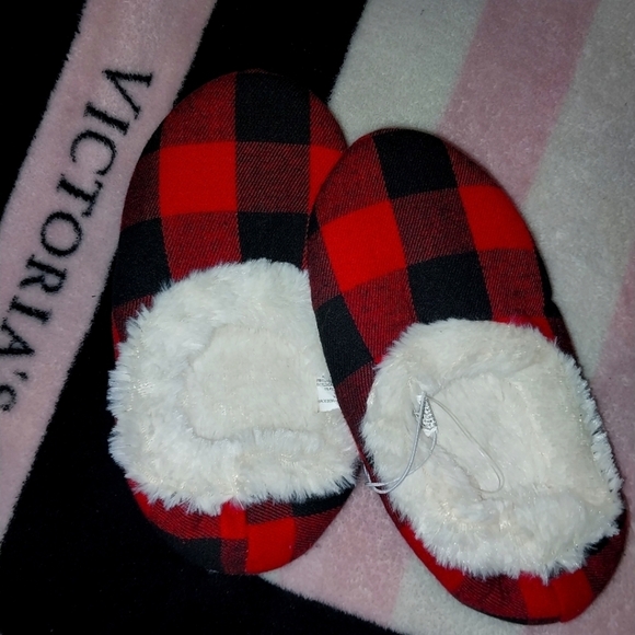 Kohls Other - ❄️Furry slippers Sale